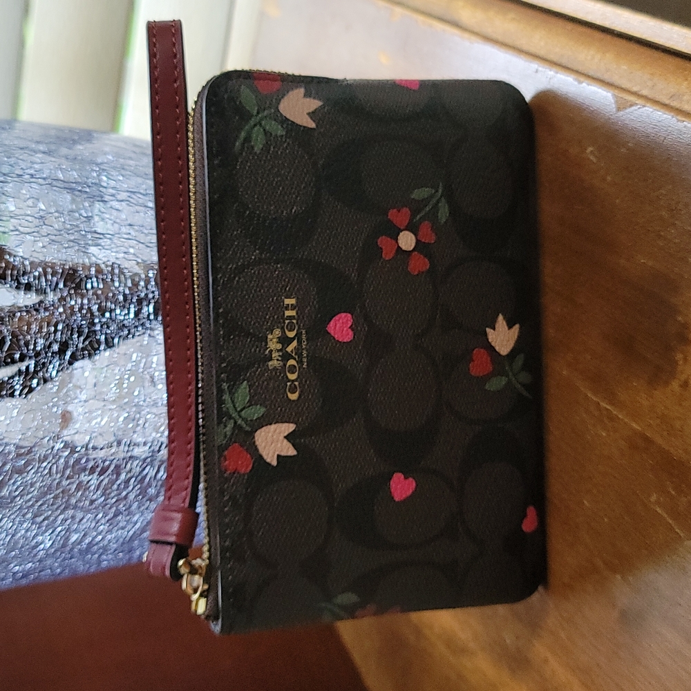 Coach Signature heart pattern corner zip
